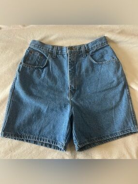 lightwash baggy jorts!
